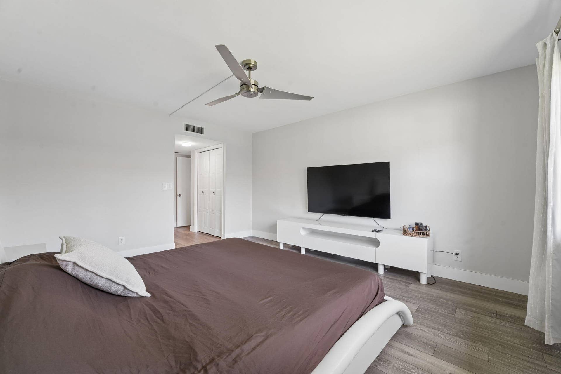 327 LAKEVIEW Drive, #203, Weston, FL 33326 Primary bedroom