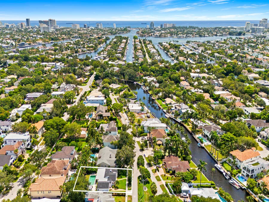 Property photo for 1001 SE 10th Street, Fort Lauderdale, FL
