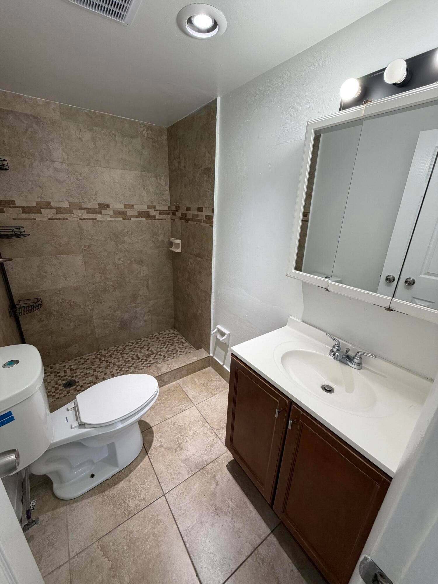 Master bed Bath