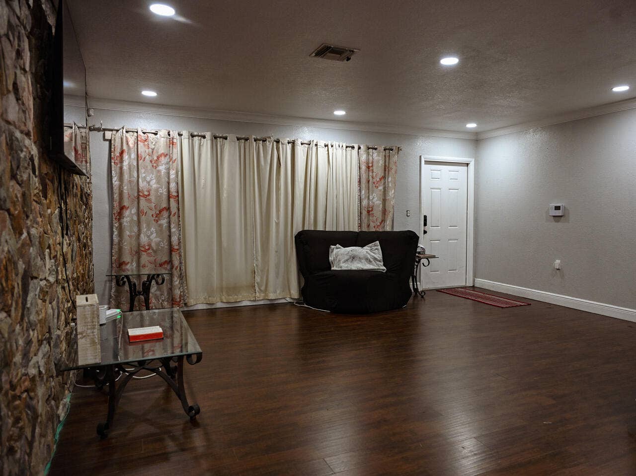 6814 NW 14TH Street, Plantation, FL 33313 LIVING ROOM