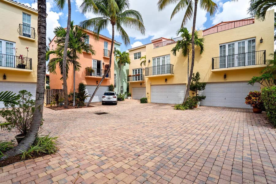 Property photo for 1123 NE 18th Avenue, Fort Lauderdale, FL