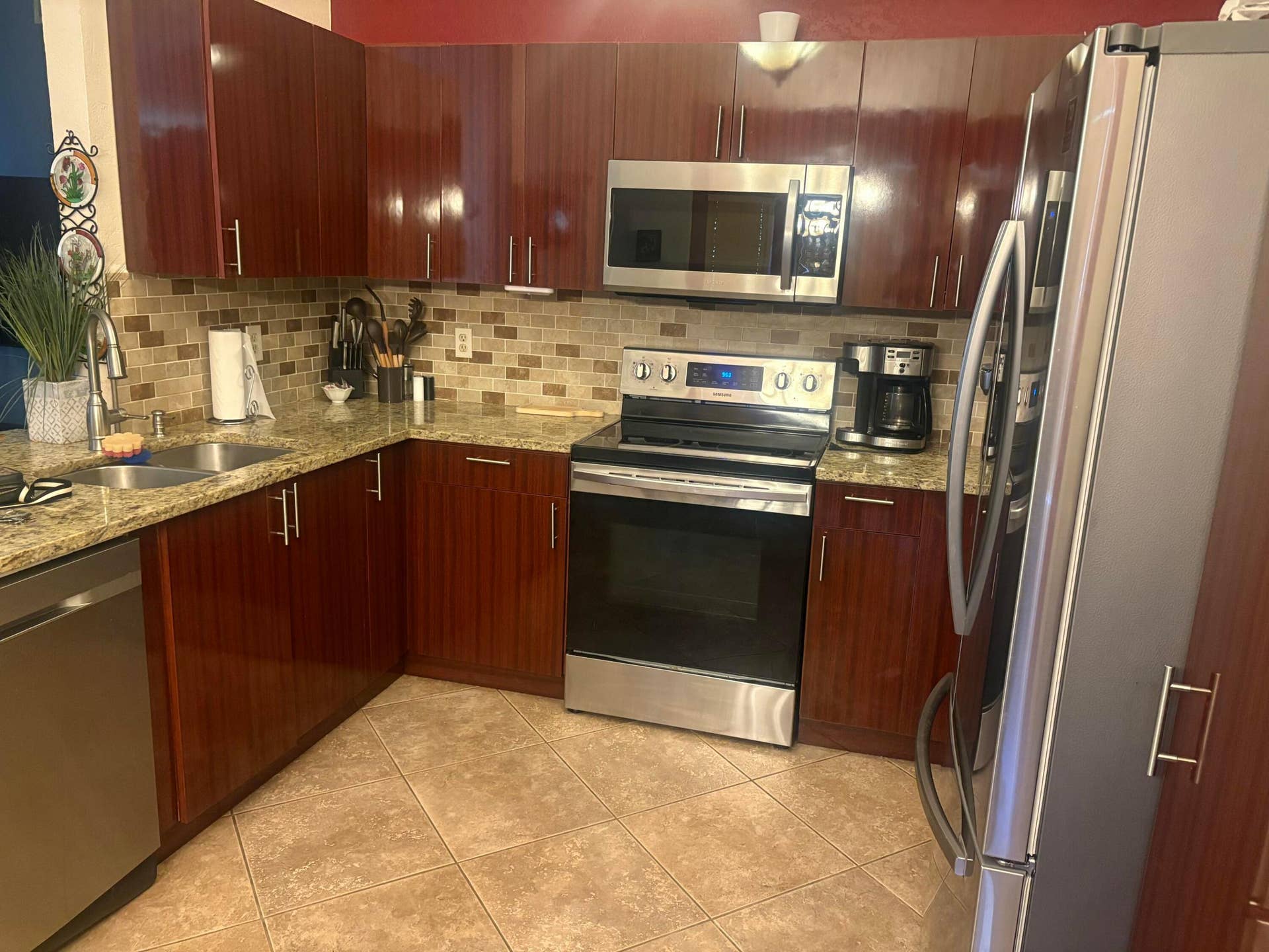 1000 SW 133RD Terrace, Davie, FL 33325 Remodeled Kitchen,stainless appliances, granite countertops