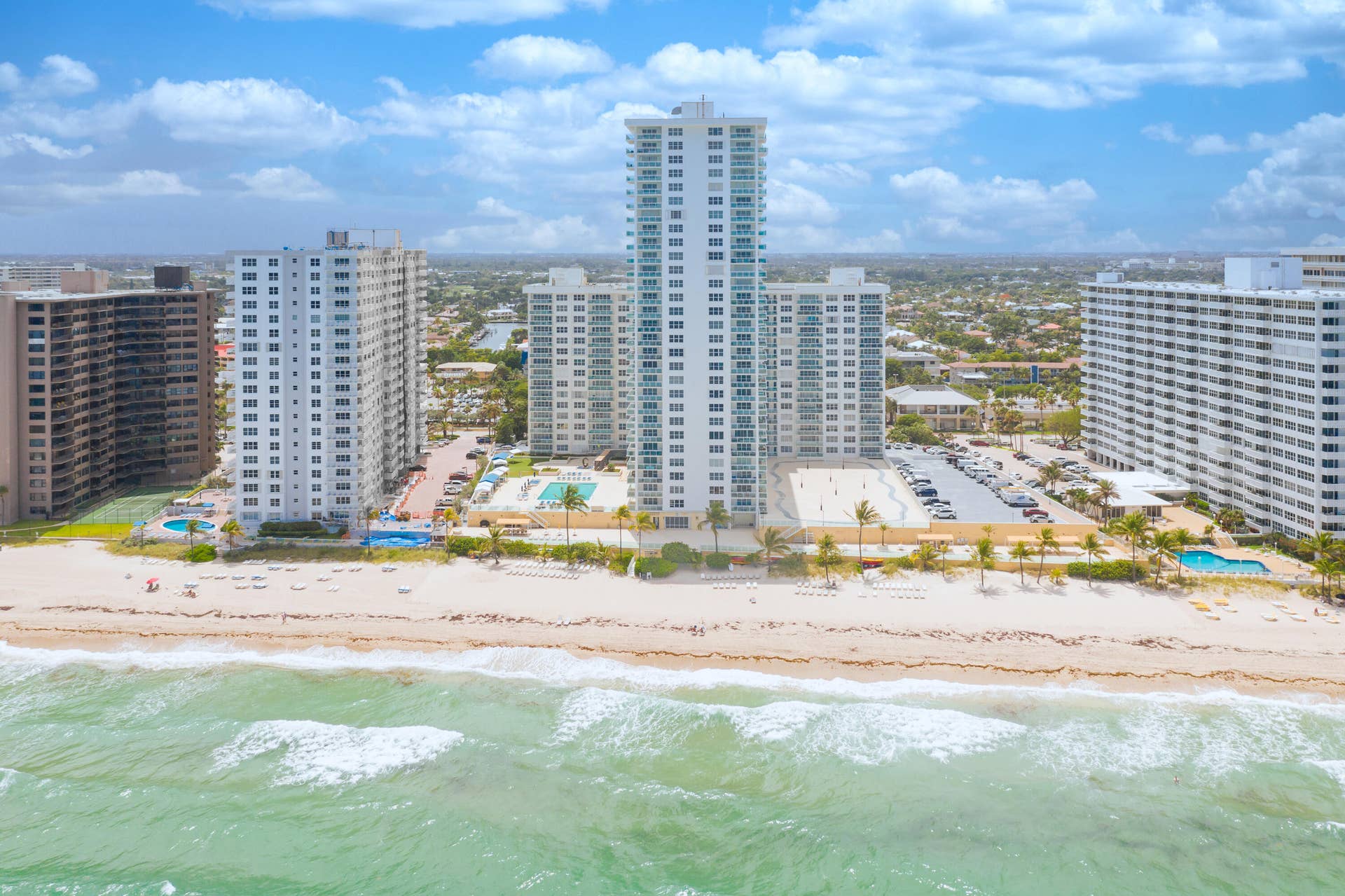 3900 Galt Ocean Drive, #2417, Fort Lauderdale, FL 33308 Aerial view highlighting Playa del Mars exceptional oceanfront setting and direct beach access.