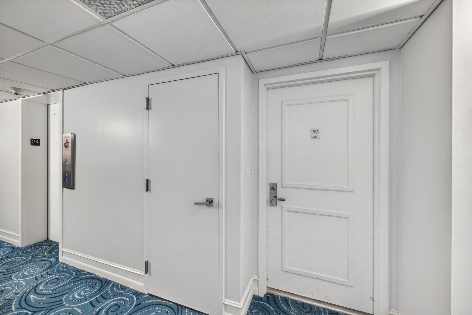 3900 Galt Ocean Drive, #2417, Fort Lauderdale, FL 33308 Residence 2417 is conveniently positioned near the elevator on the 24th floor.