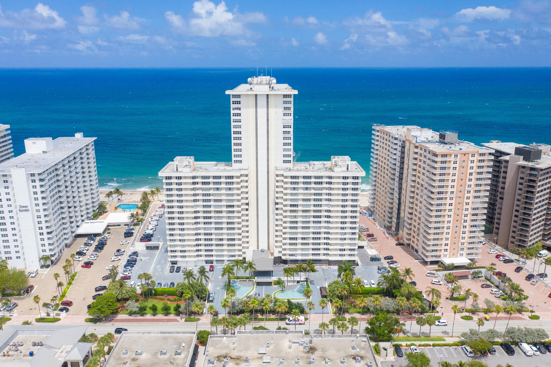 3900 Galt Ocean Drive, #2417, Fort Lauderdale, FL 33308 Playa del Mar enjoys a premier position between the Atlantic Ocean and renowned Galt Ocean Mile.