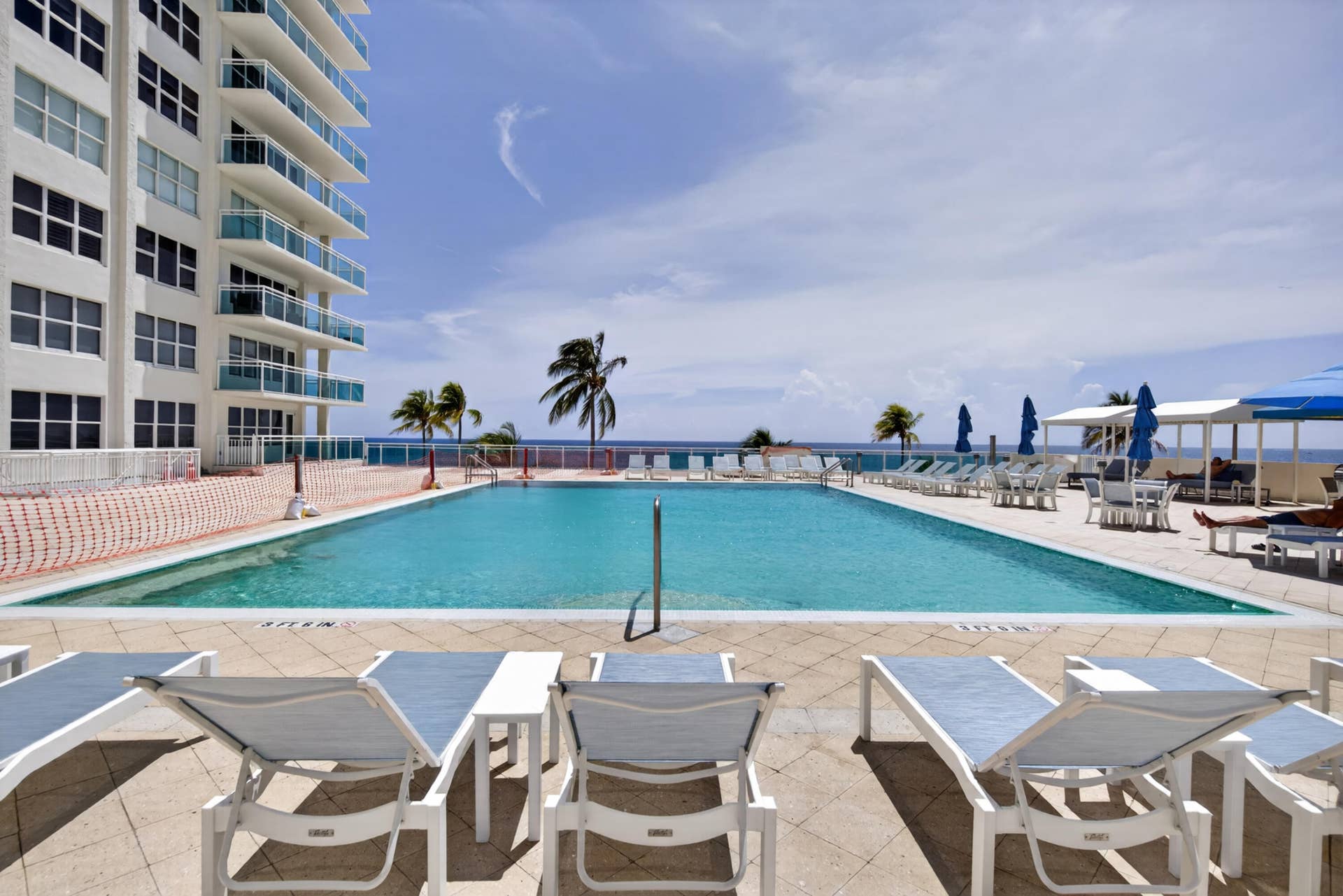 3900 Galt Ocean Drive, #2417, Fort Lauderdale, FL 33308 Relax beside the heated pool with plentiful lounge seating and refreshing ocean breezes.