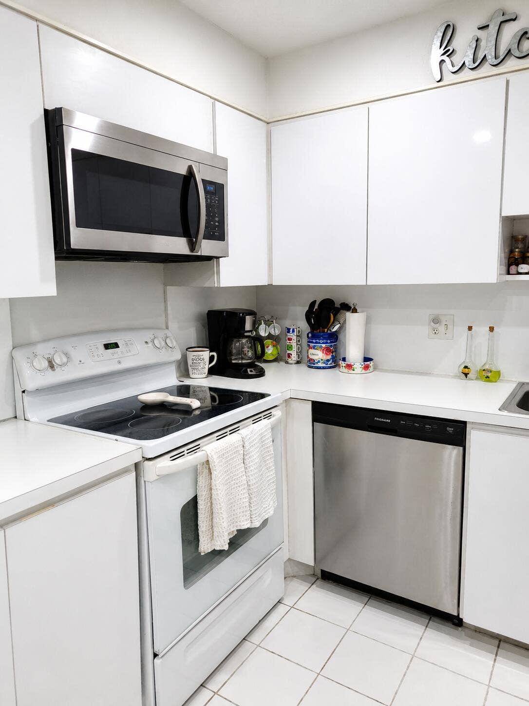 16300 Golf Club Road, #314, Weston, FL 33326 kitchen 3