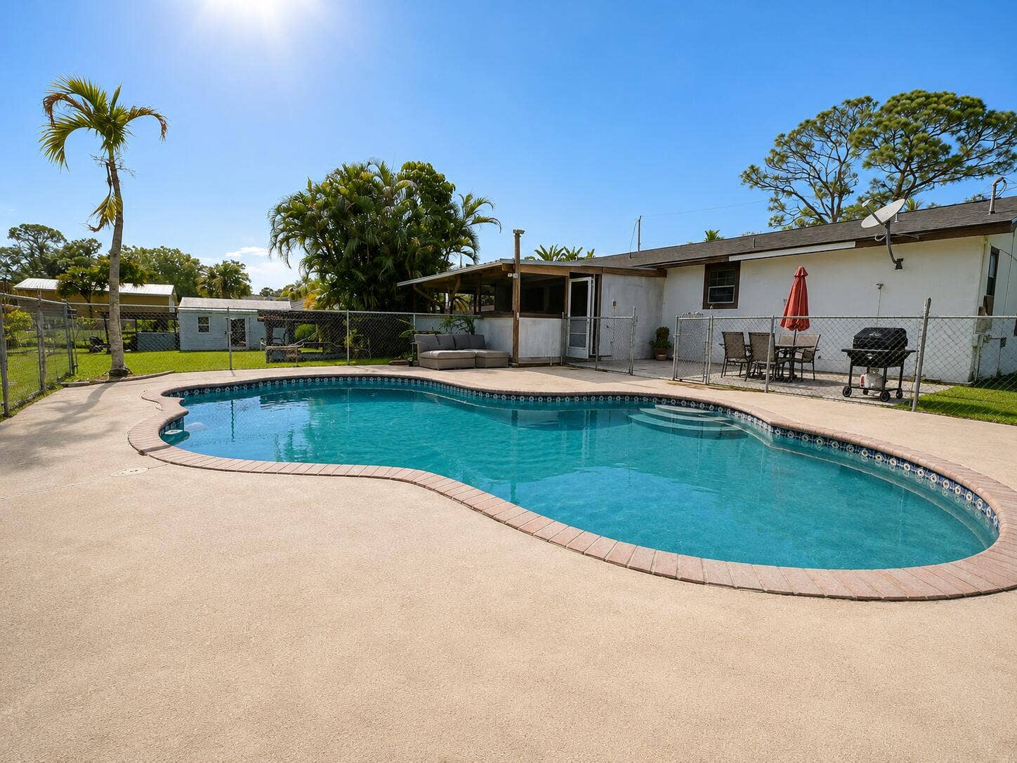 Pool to House