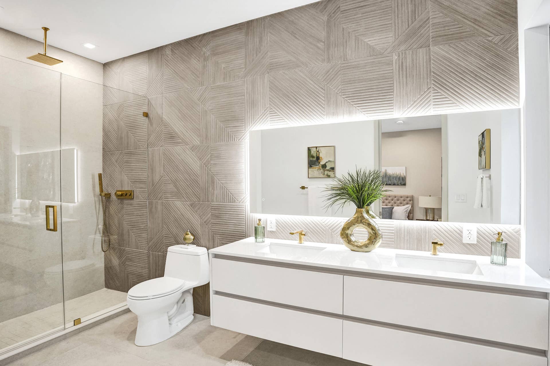 Luxurious primary bath!