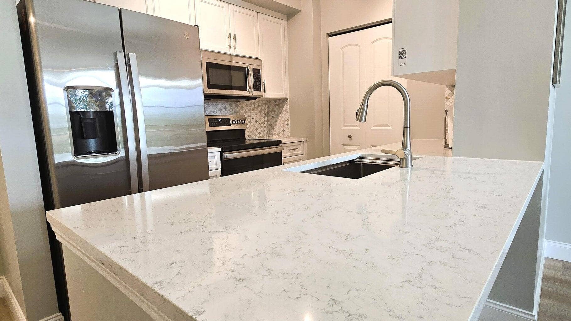 630 S Sapodilla Avenue, #PH 521, West Palm Beach, FL 33401 630 521 Kitchen2