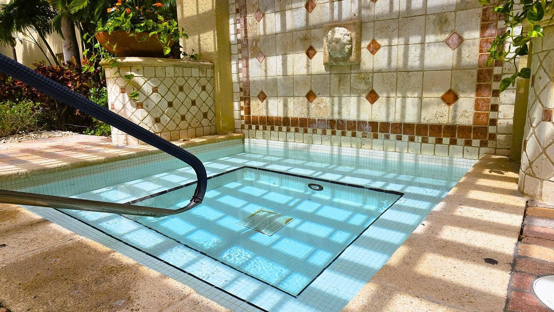 630 S Sapodilla Avenue, #PH 521, West Palm Beach, FL 33401 630 521 Hot tub
