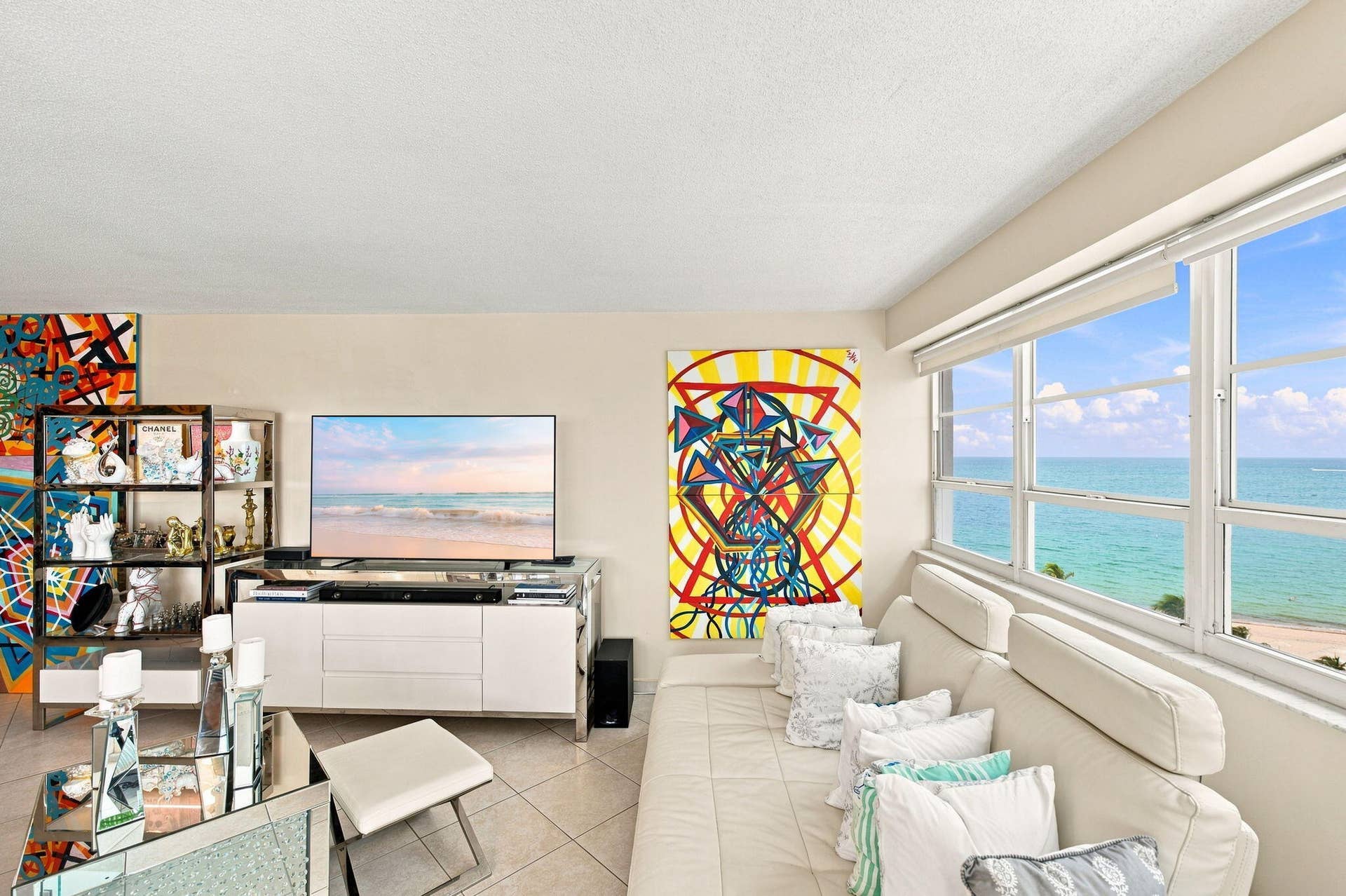 3430 GALT OCEAN Drive, #911, Fort Lauderdale, FL 33308 Living room