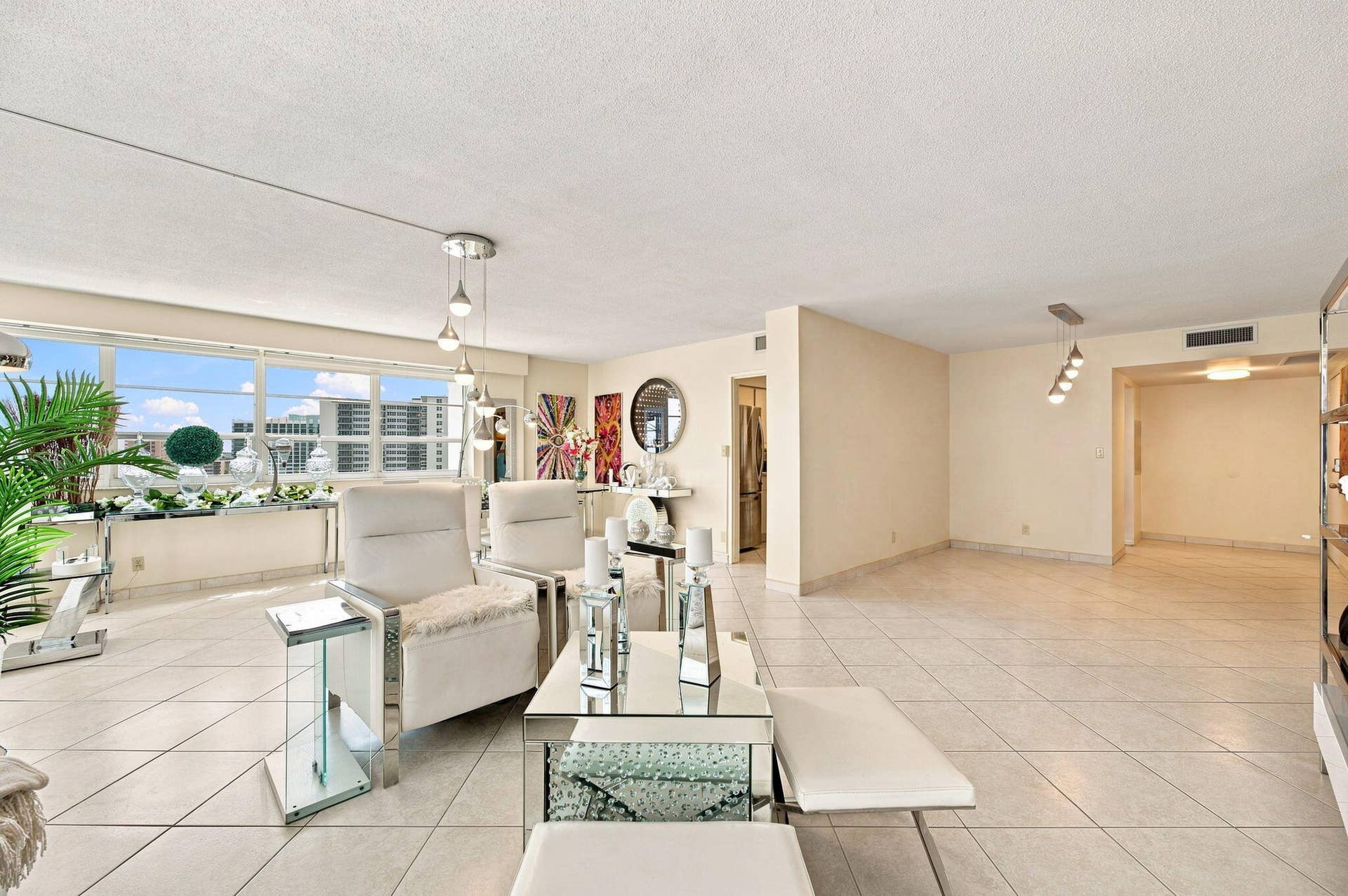 3430 GALT OCEAN Drive, #911, Fort Lauderdale, FL 33308 Living room