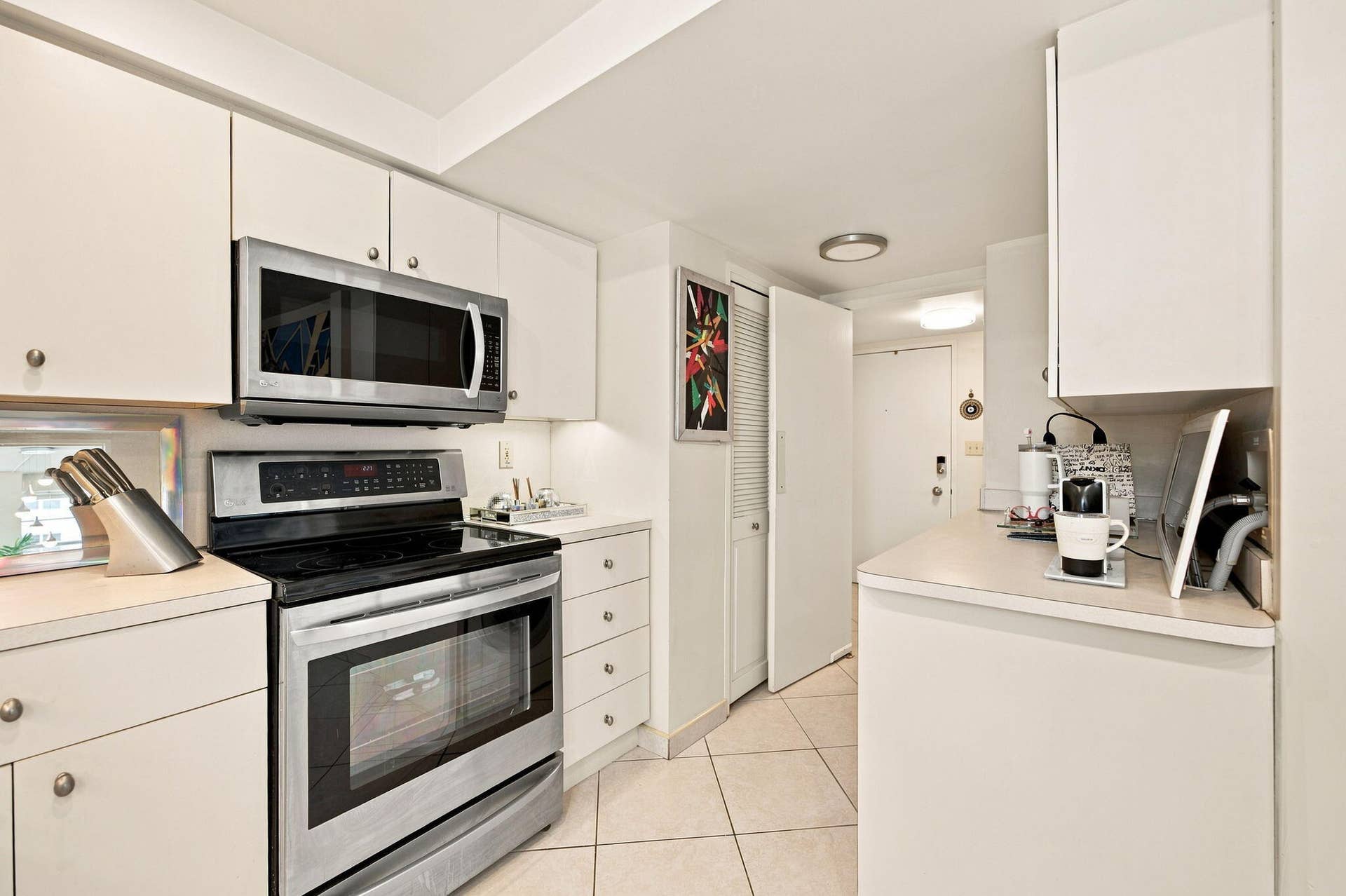 3430 GALT OCEAN Drive, #911, Fort Lauderdale, FL 33308 Kitchen
