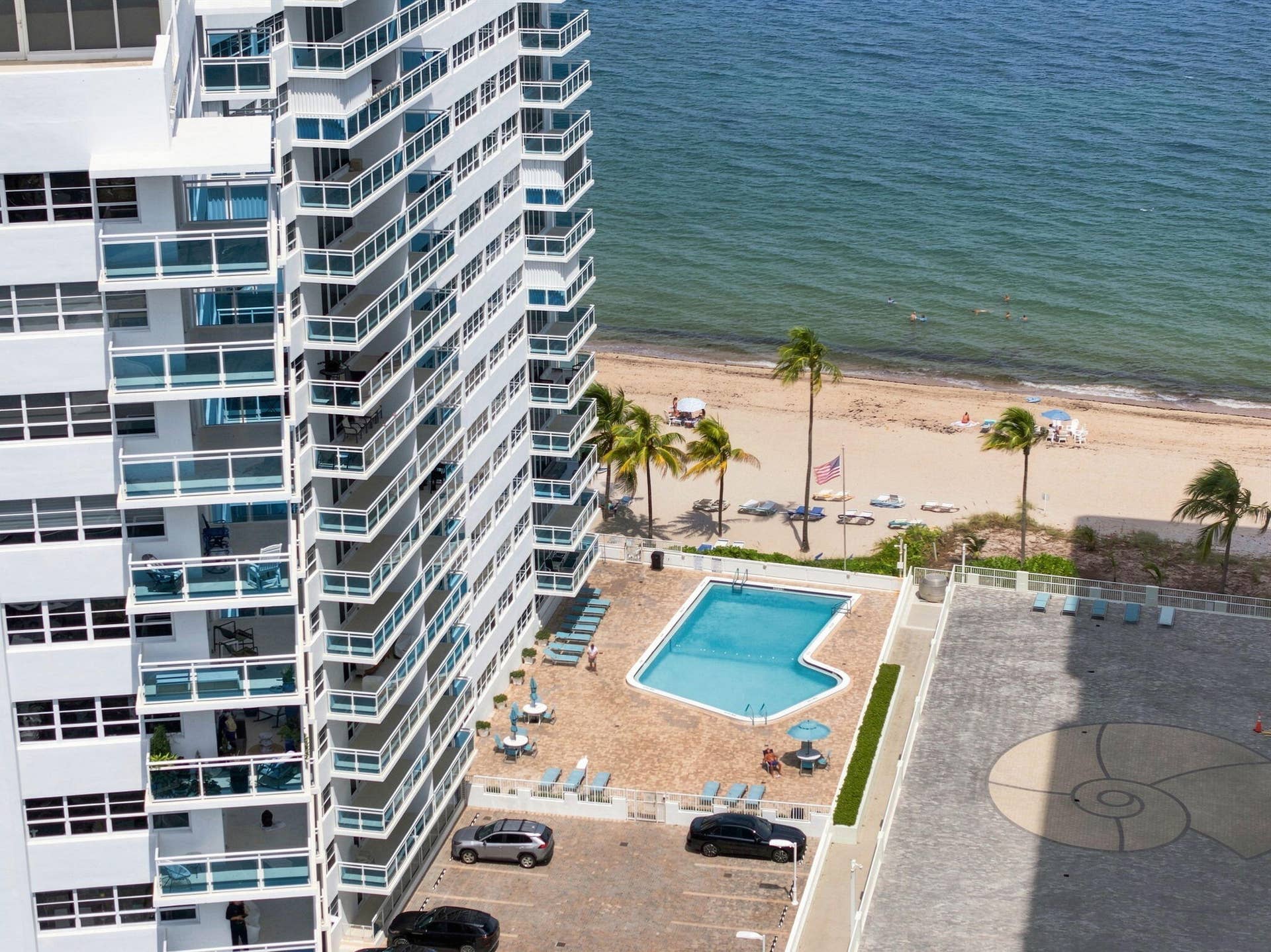 3430 GALT OCEAN Drive, #911, Fort Lauderdale, FL 33308 Pool area