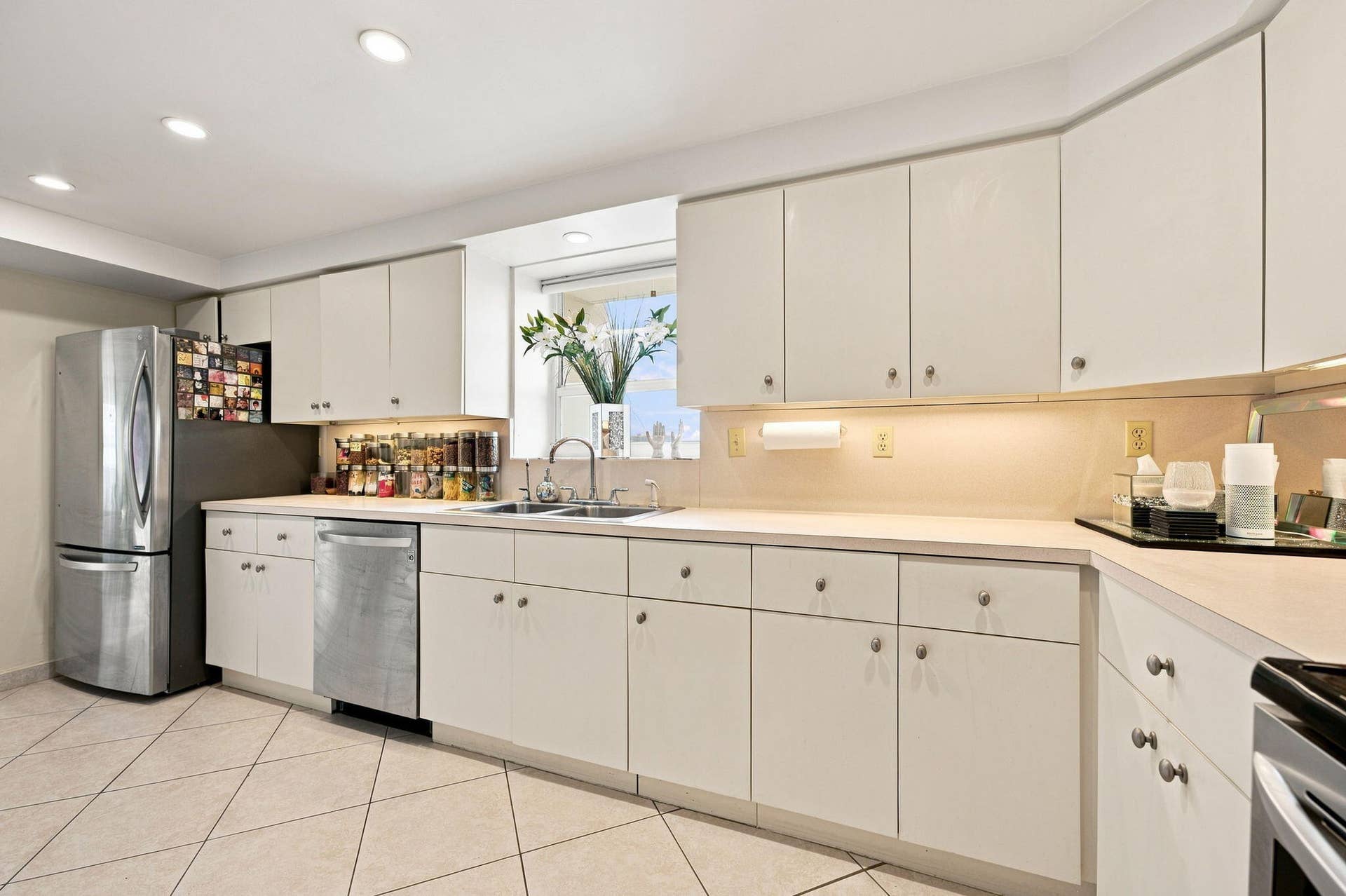 3430 GALT OCEAN Drive, #911, Fort Lauderdale, FL 33308 Kitchen