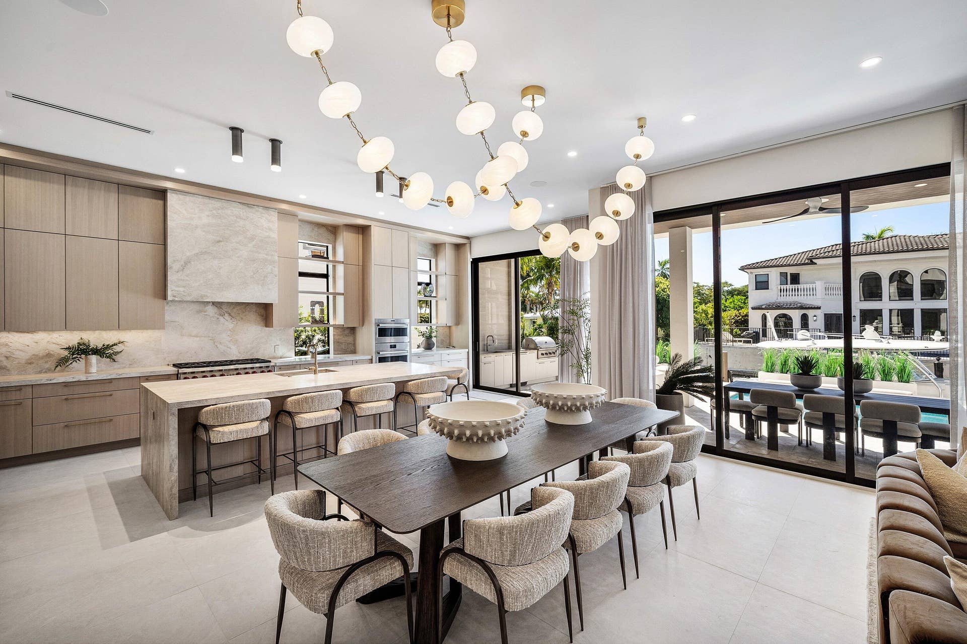 Kitchen/Dining Seating 16