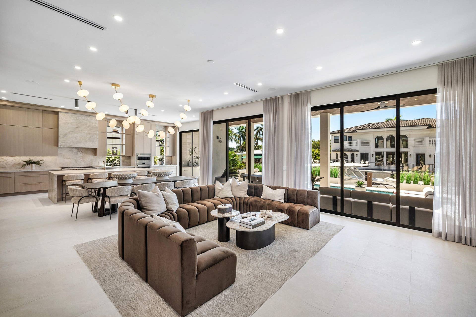 11' Ceiling in Great Room