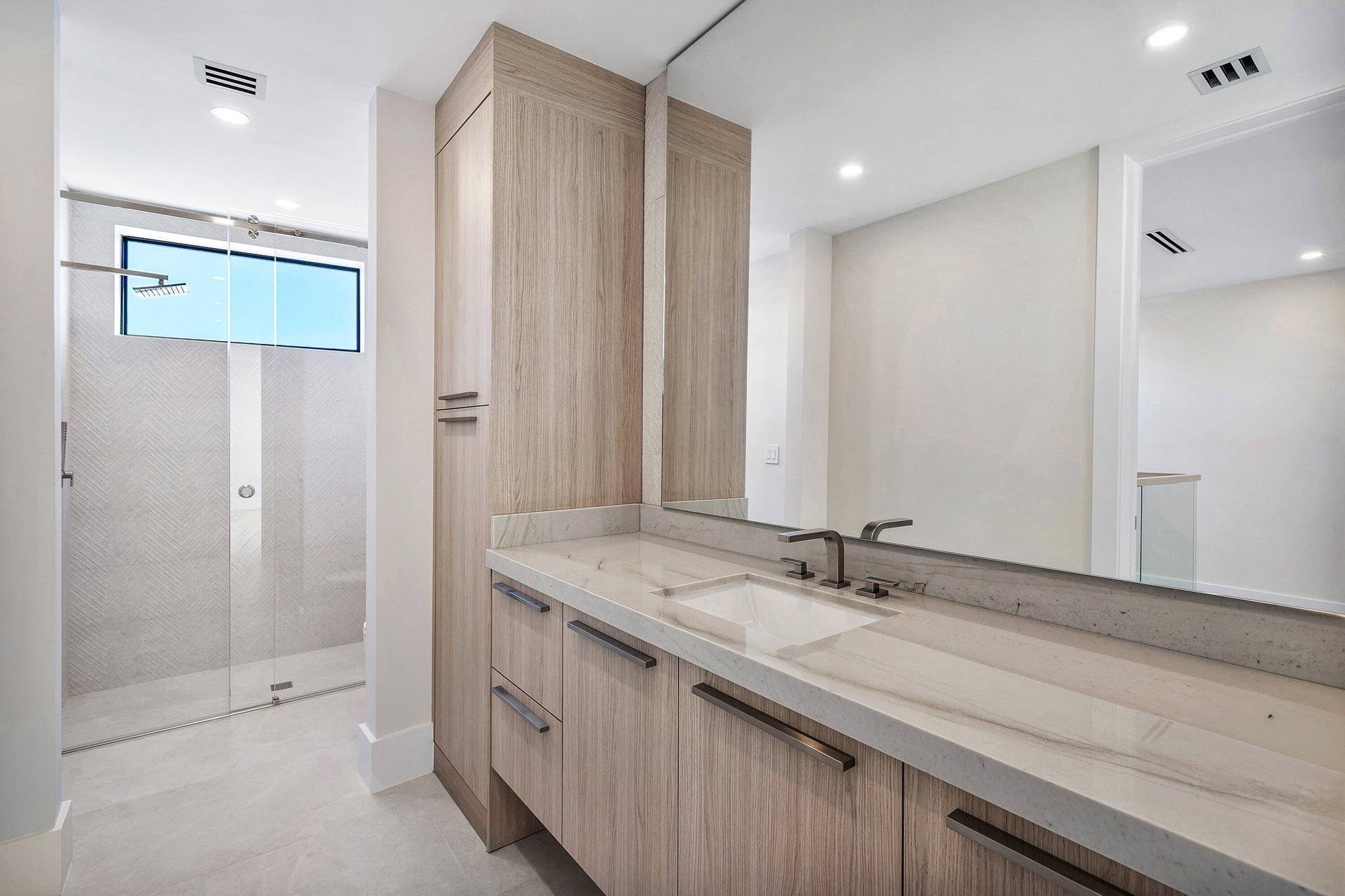 3rd Floor Full Bath