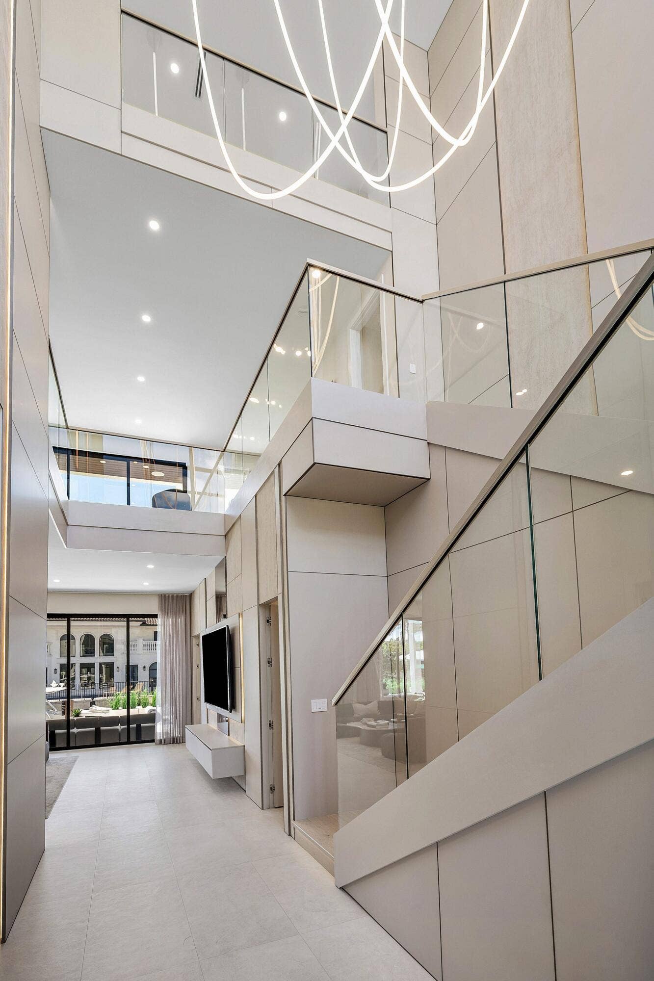 3-story Foyer