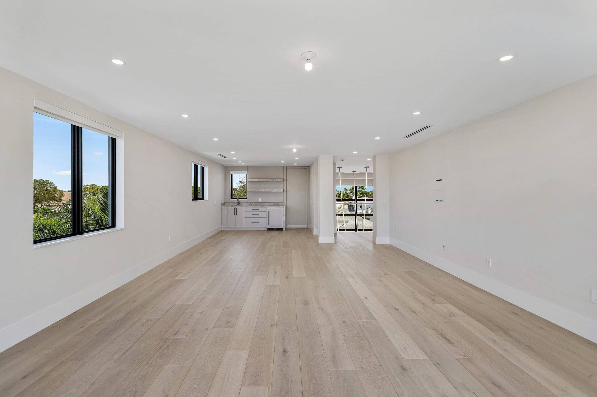 3rd Floor Loft with Wet Bar