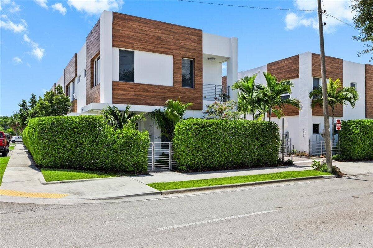 1255 NE 18TH Avenue, Fort Lauderdale, FL 33304 47-424A2487