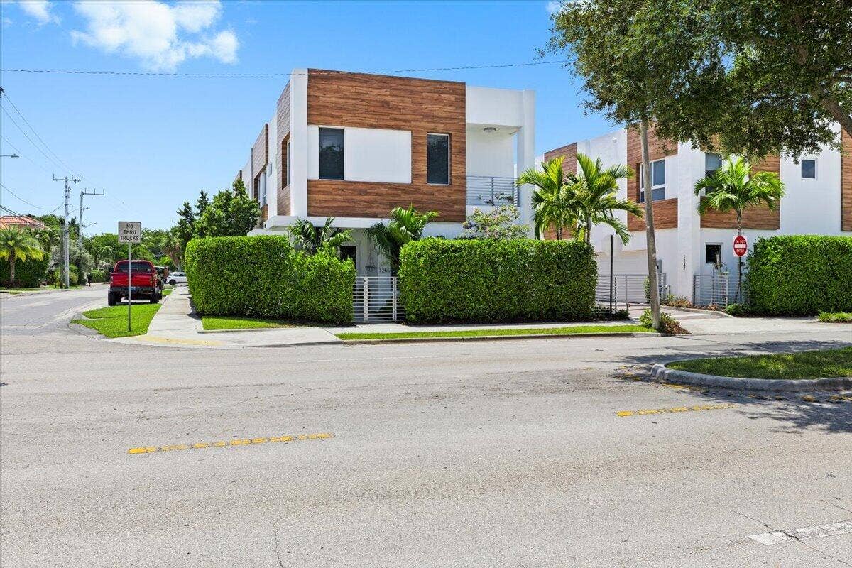 1255 NE 18TH Avenue, Fort Lauderdale, FL 33304 48-424A2470