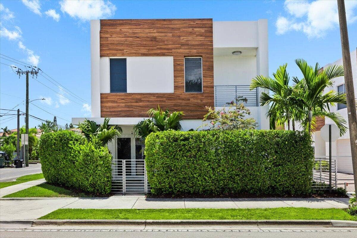 1255 NE 18TH Avenue, Fort Lauderdale, FL 33304 02-424A2477