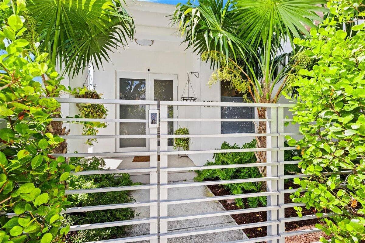1255 NE 18TH Avenue, Fort Lauderdale, FL 33304 04-424A2085