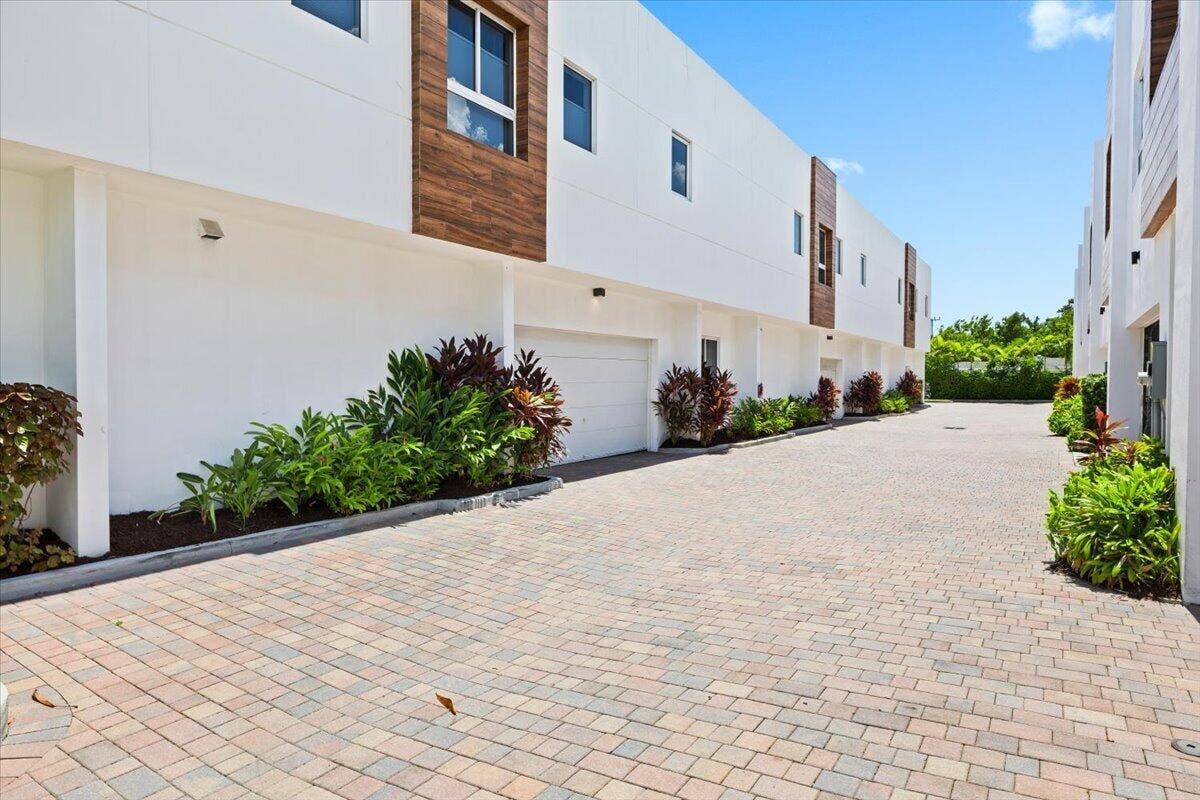 1255 NE 18TH Avenue, Fort Lauderdale, FL 33304 46-424A2495