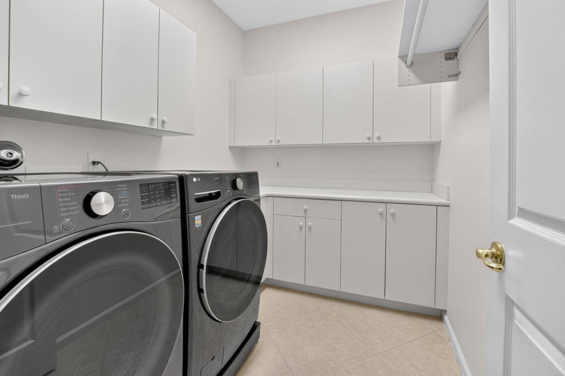 13048 ISABELLA Terrace, Delray Beach, FL 33446 LARGE LAUNDRY ROOM