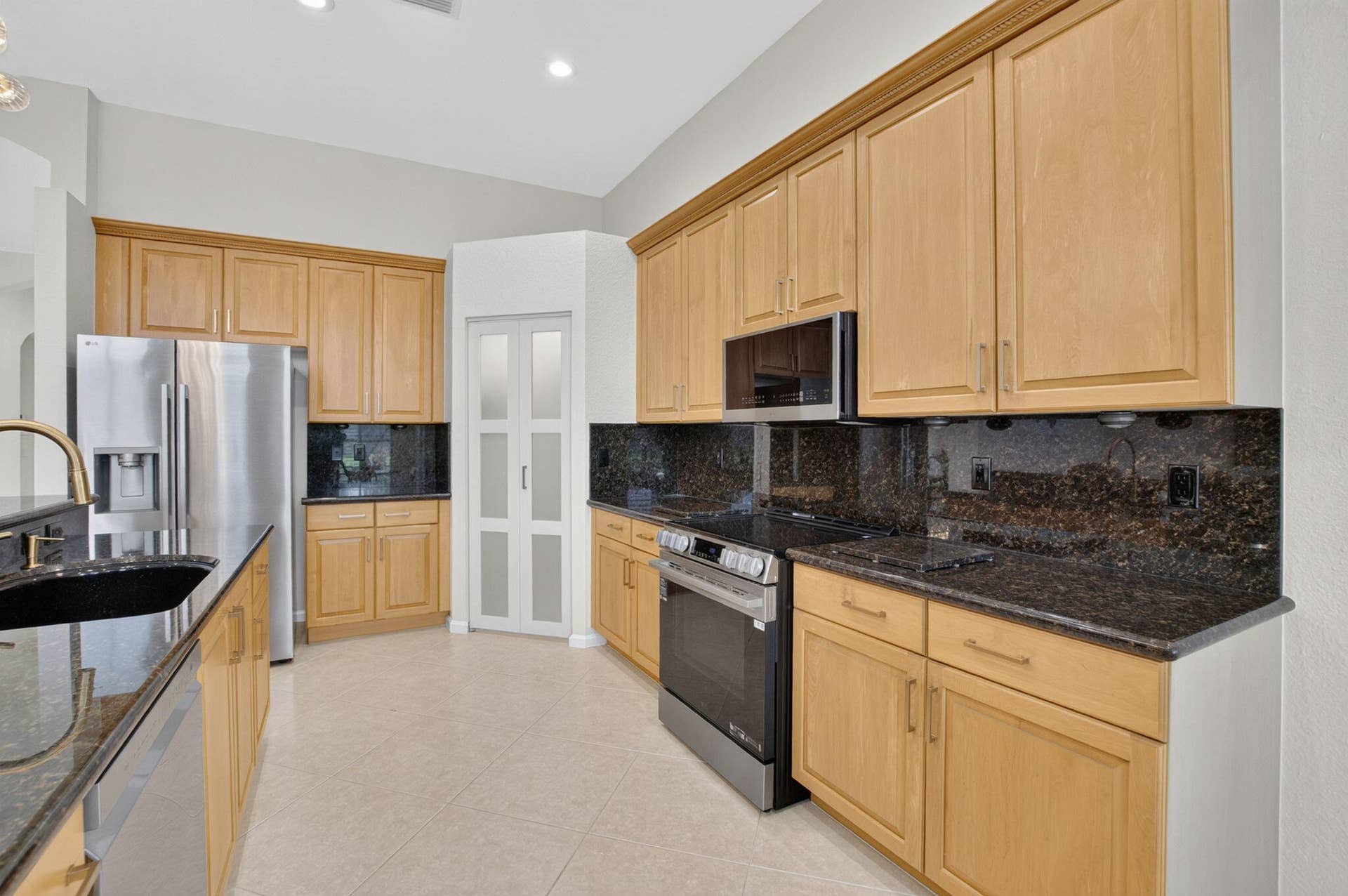 13048 ISABELLA Terrace, Delray Beach, FL 33446 KITCHEN