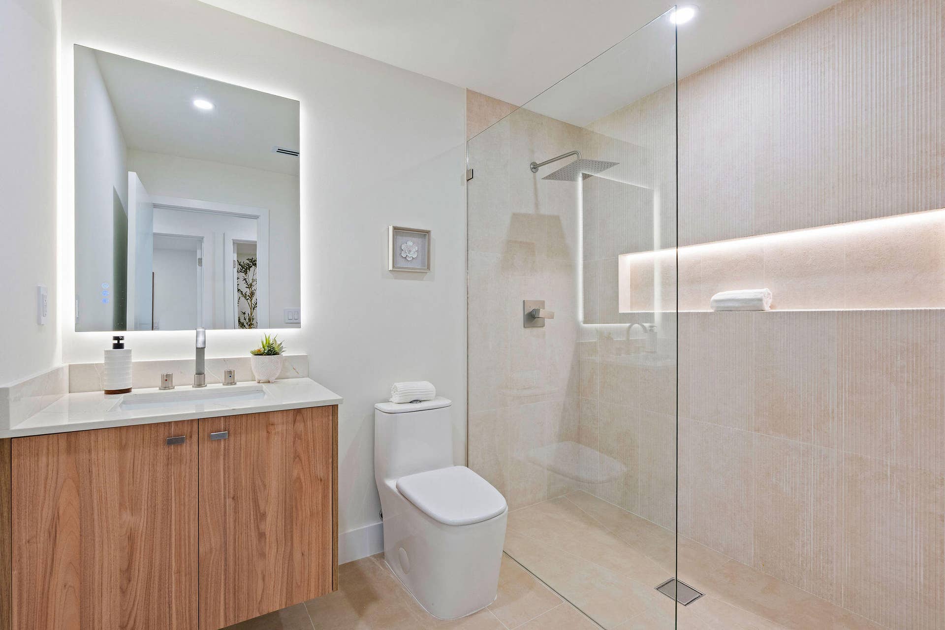 FULL BATHROOM