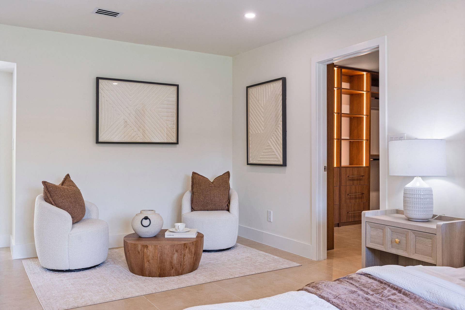 MASTER BEDROOM/SITTING AREA