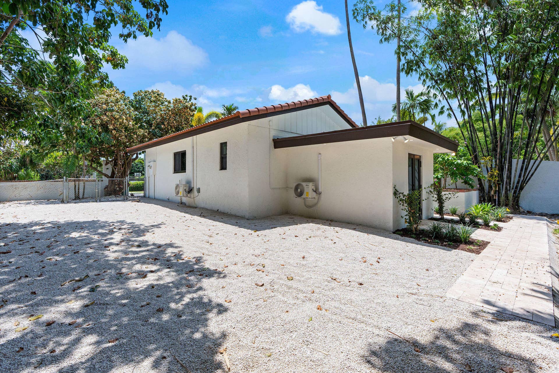 GUEST HOUSE