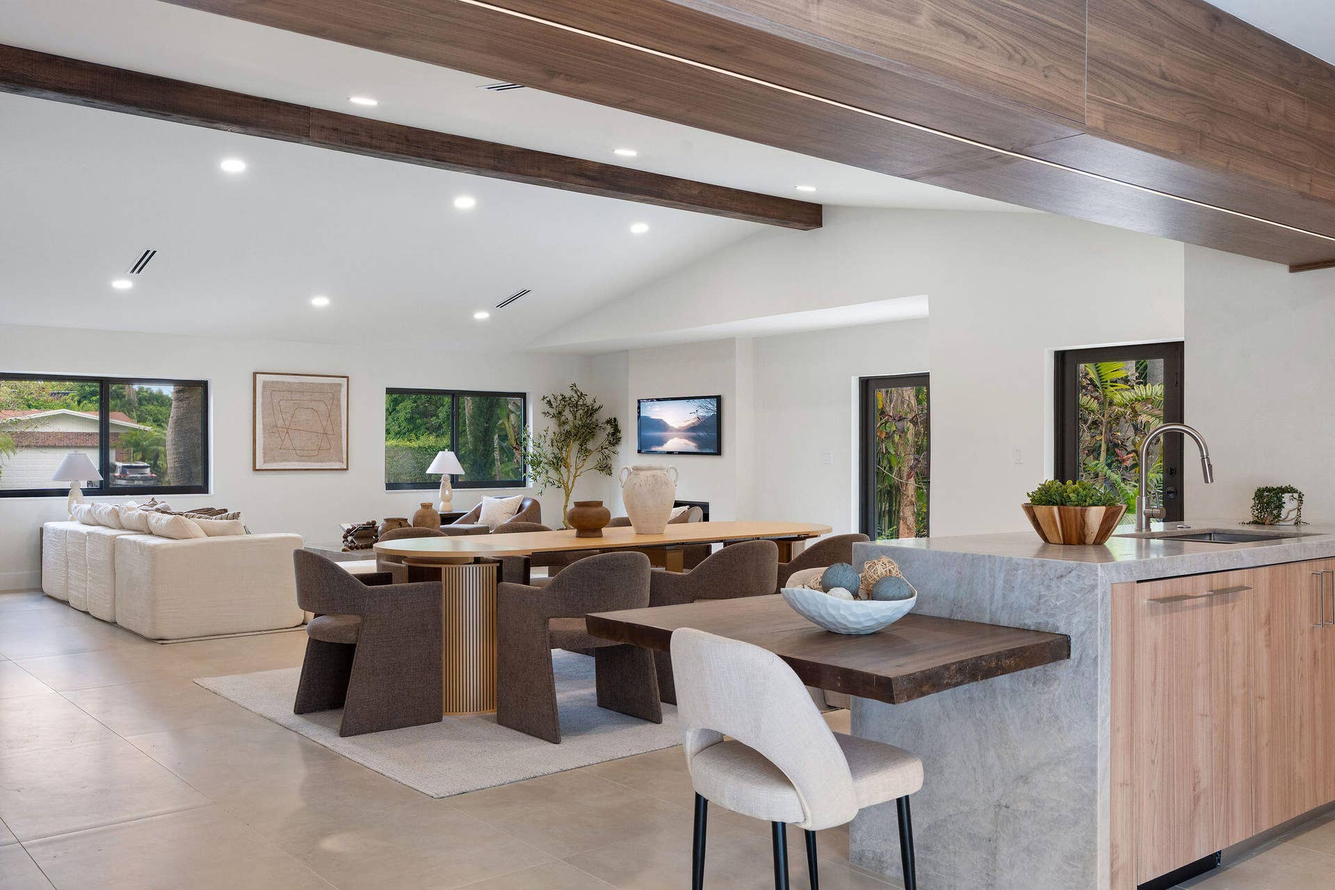 KITCHEN/DINING ROOM/FAMILY ROOM