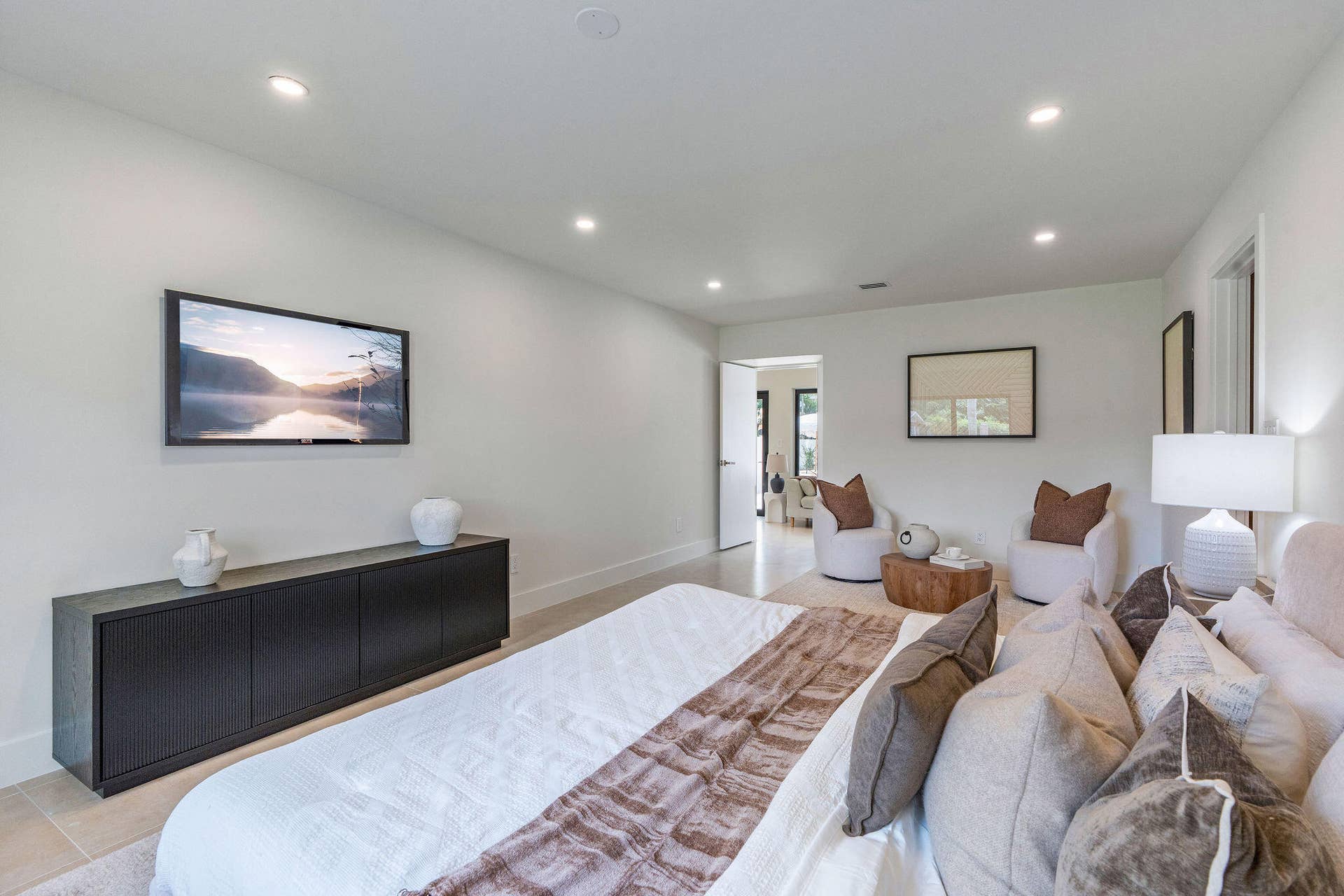 MASTER BEDROOM