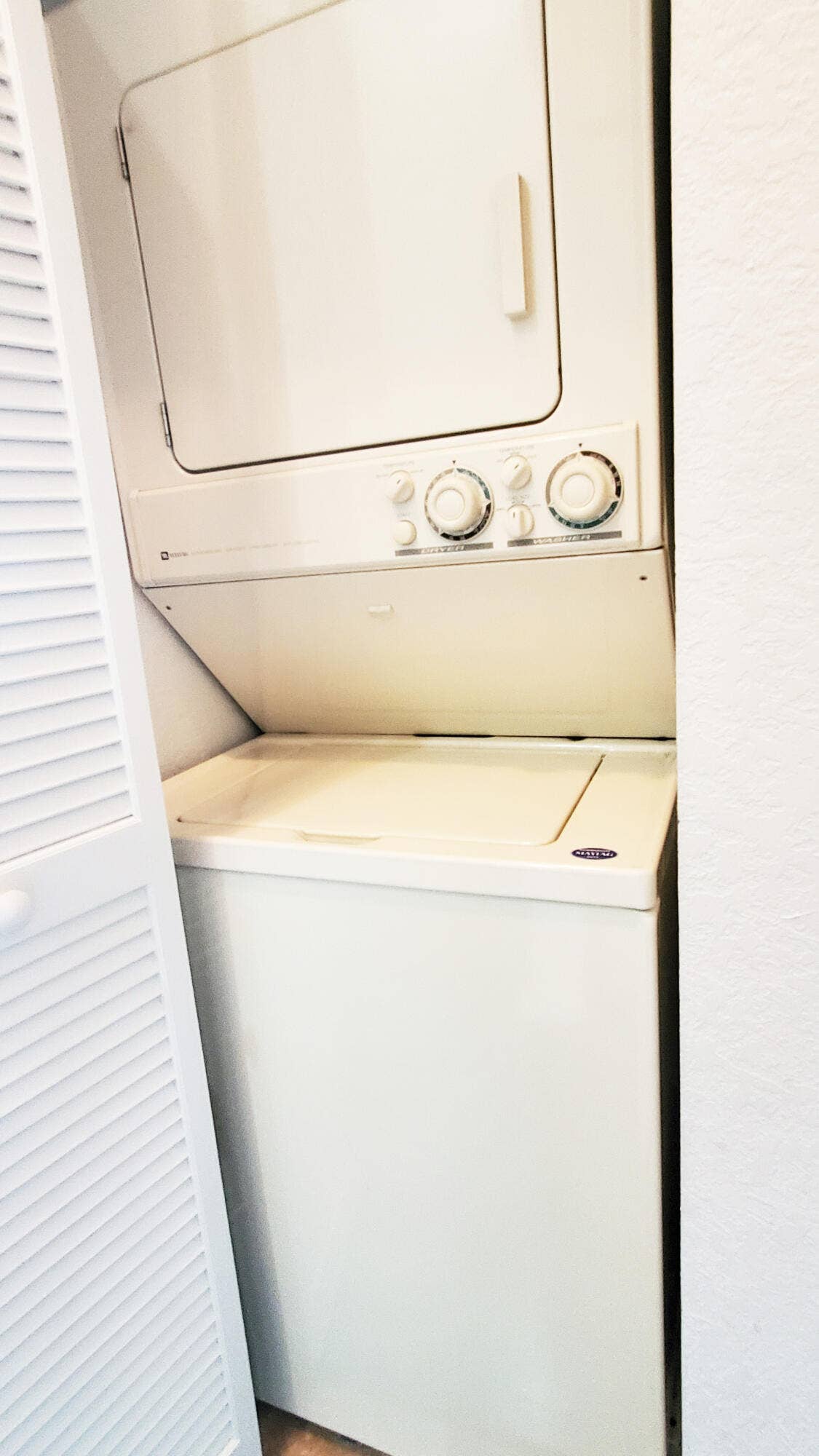 3051 Laurel Ridge Circle, Riviera Beach, FL 33404 Washer & Dryer