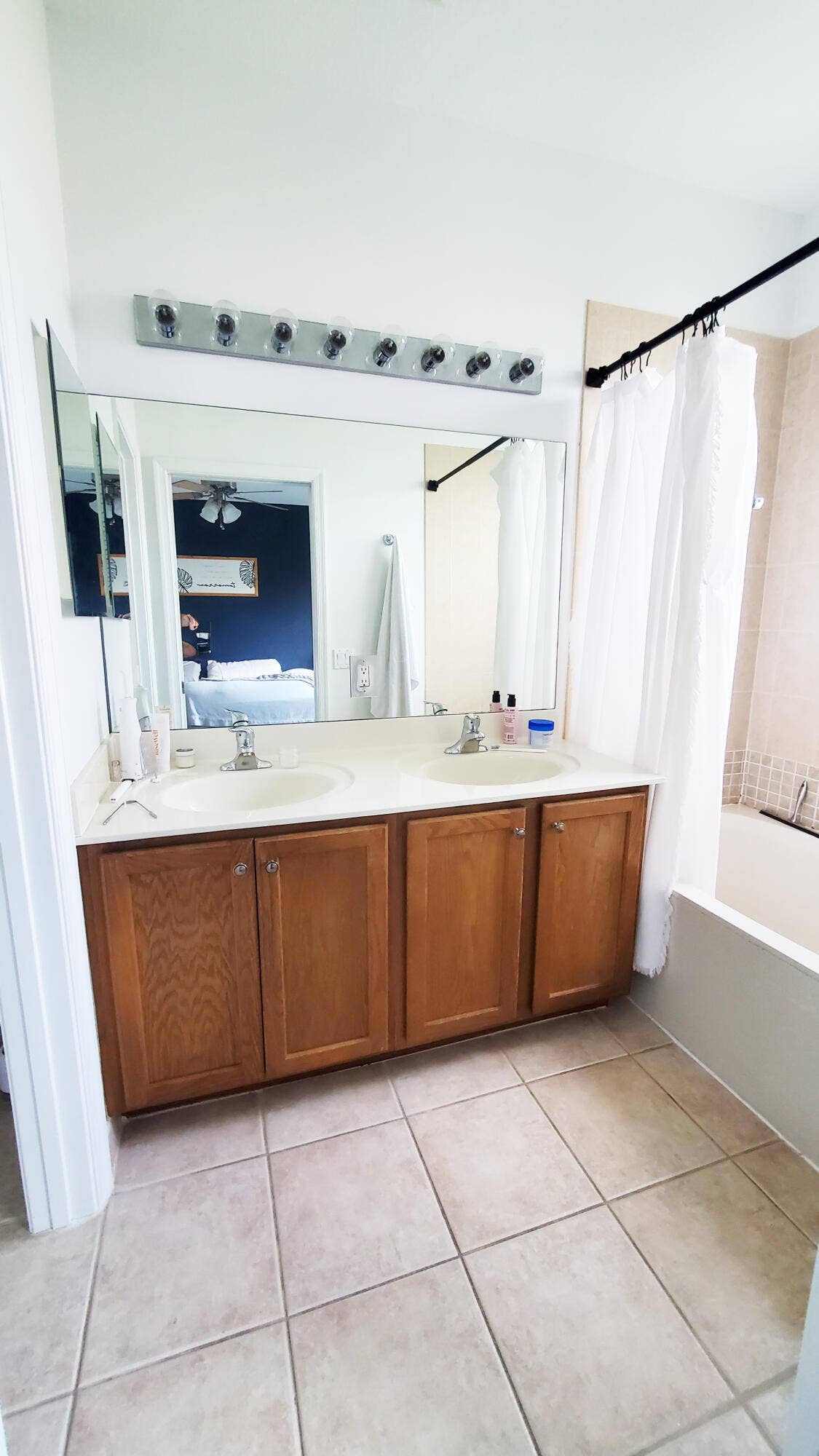 3051 Laurel Ridge Circle, Riviera Beach, FL 33404 Main Master Suite Bath (1)