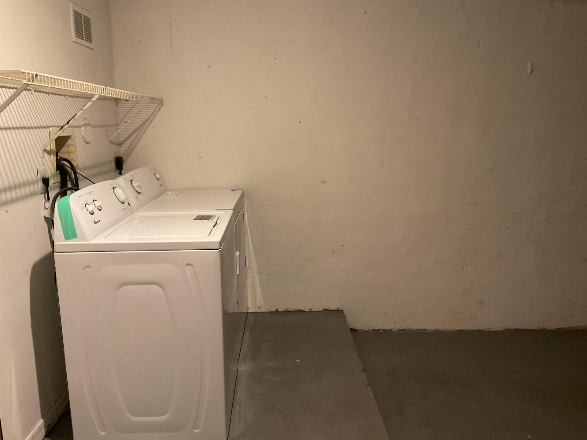 4163 N Haverhill Road, #1217, West Palm Beach, FL 33417 Washer/Dryer