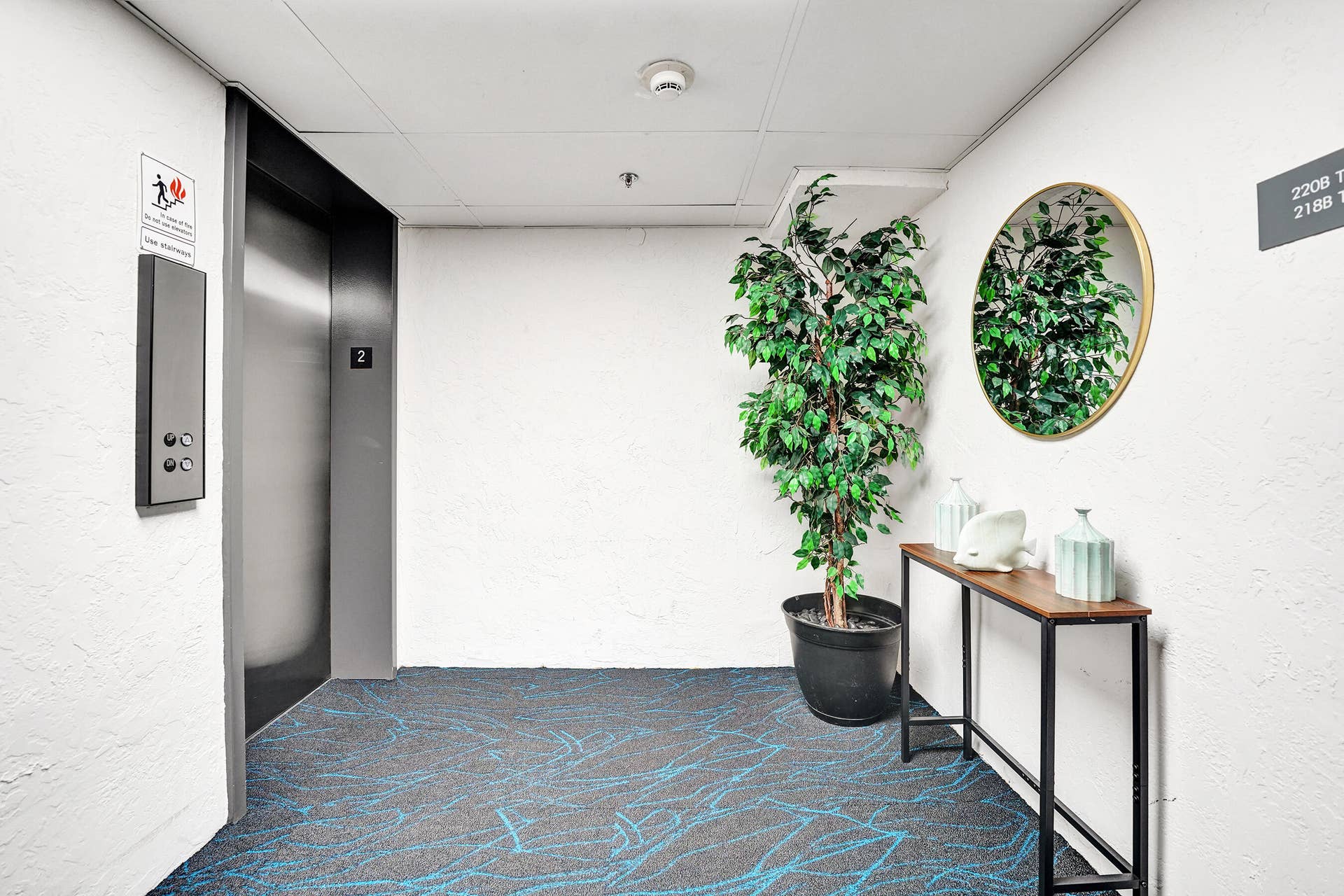 Elevator landing