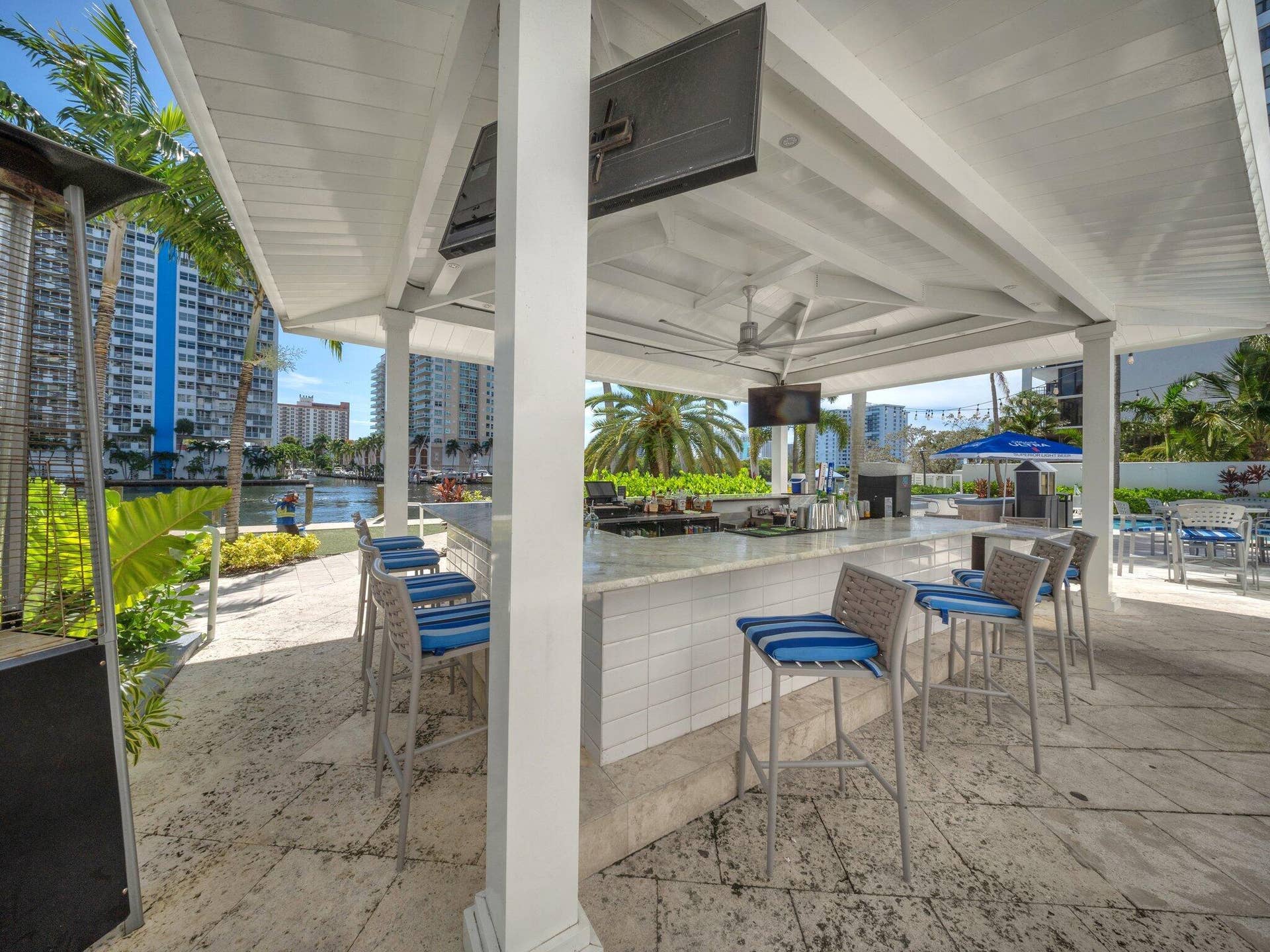 Outdoor Bar
