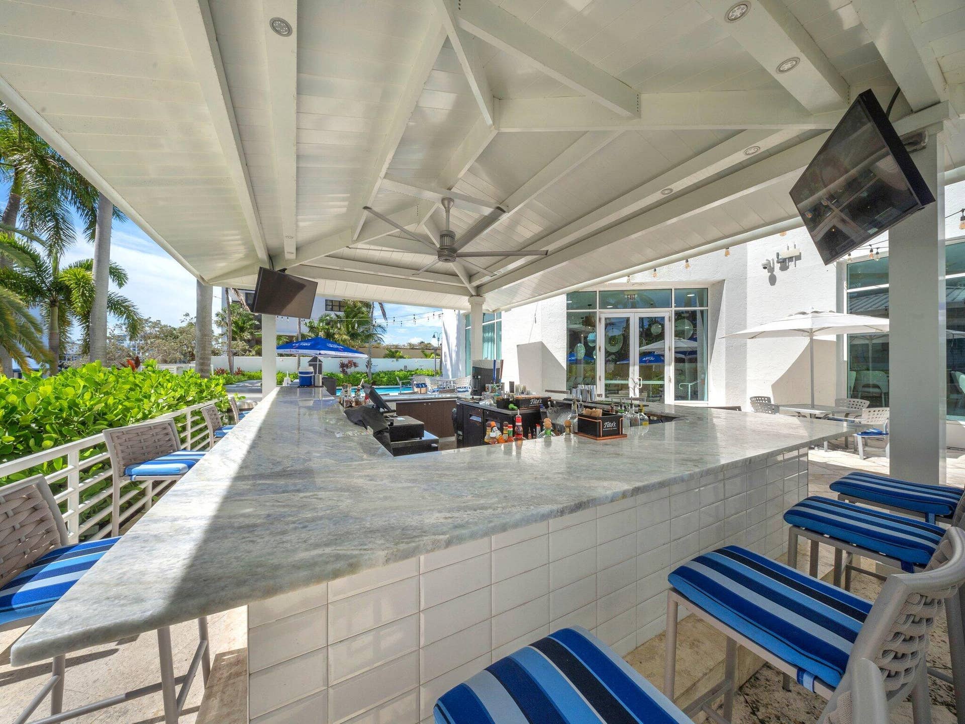 Outdoor Bar