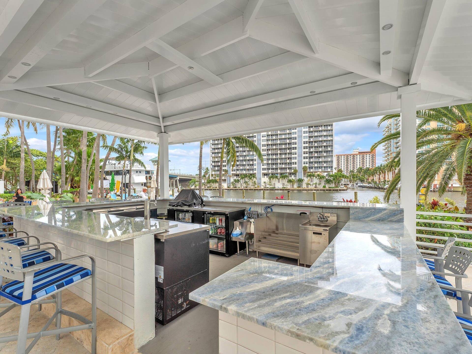 Outdoor Bar