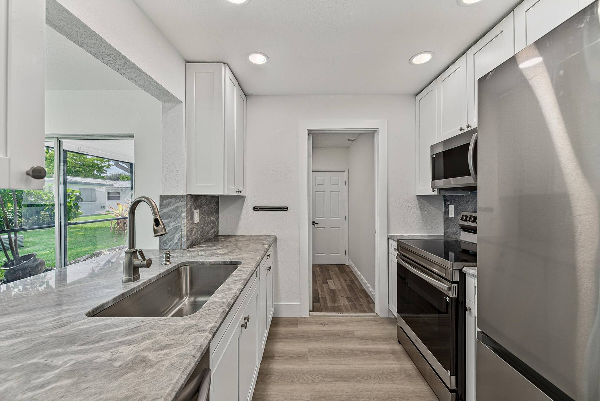 1190 NW 90TH Avenue, Plantation, FL 33322 Kitchen
