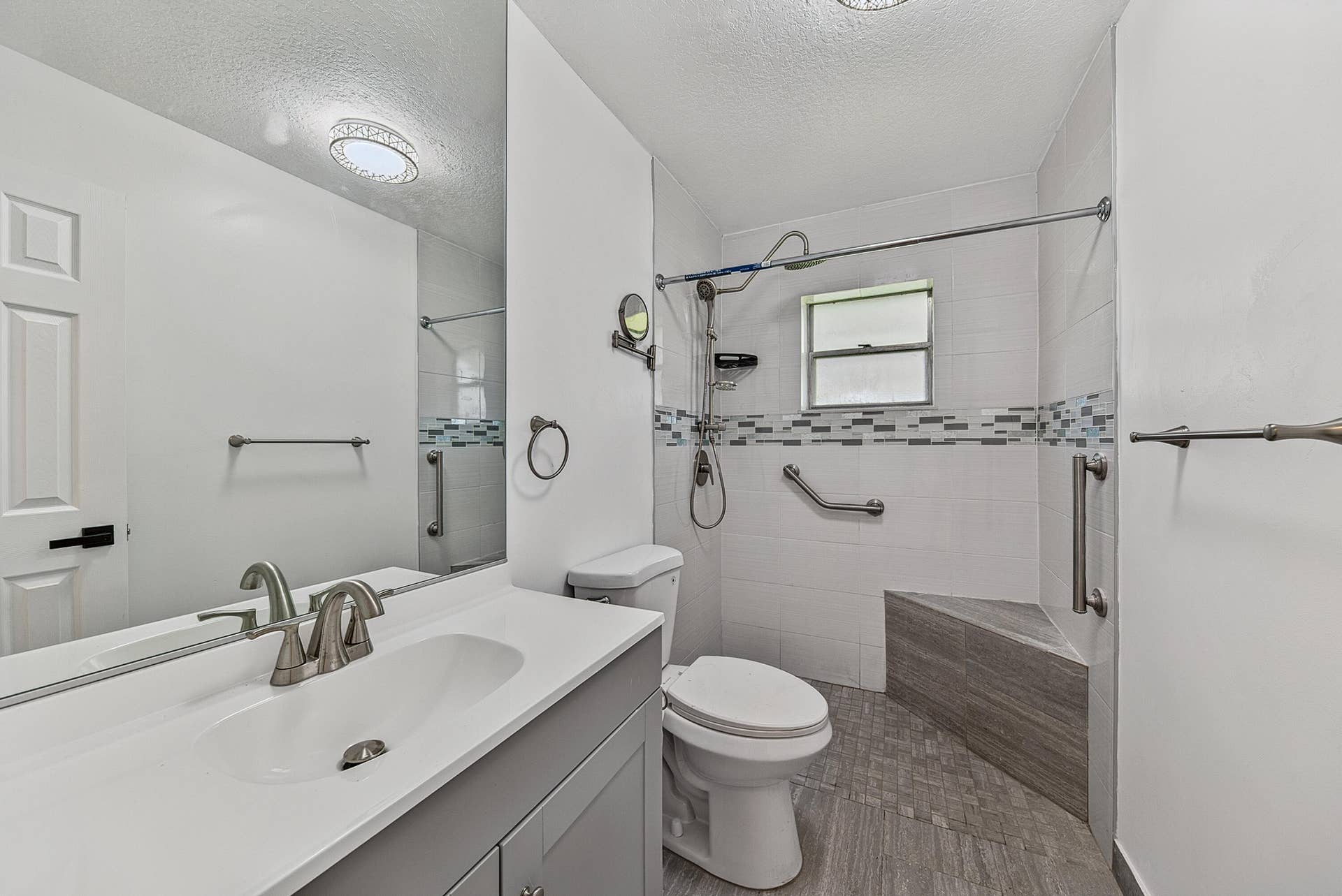 1190 NW 90TH Avenue, Plantation, FL 33322 Bath