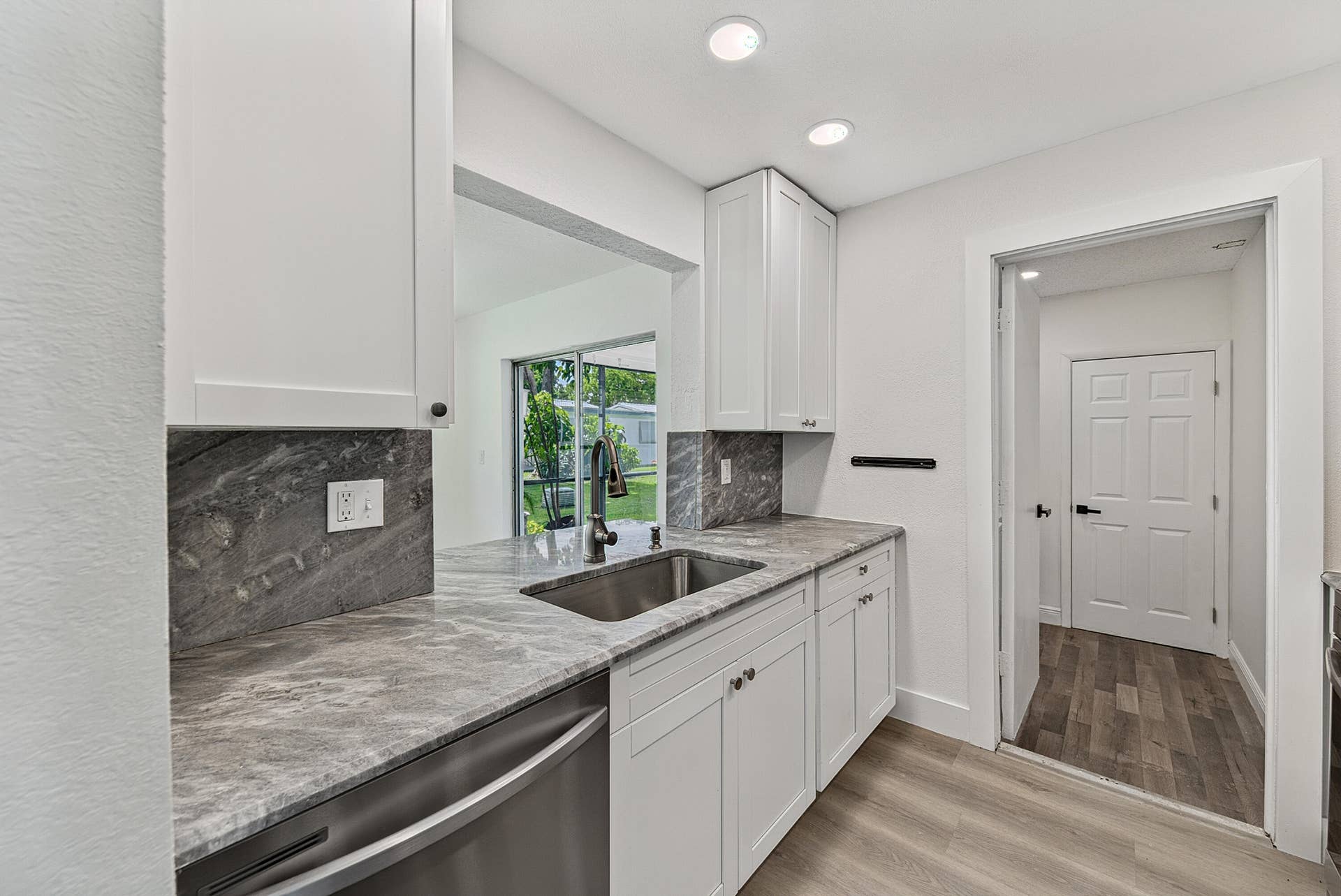 1190 NW 90TH Avenue, Plantation, FL 33322 Kitchen