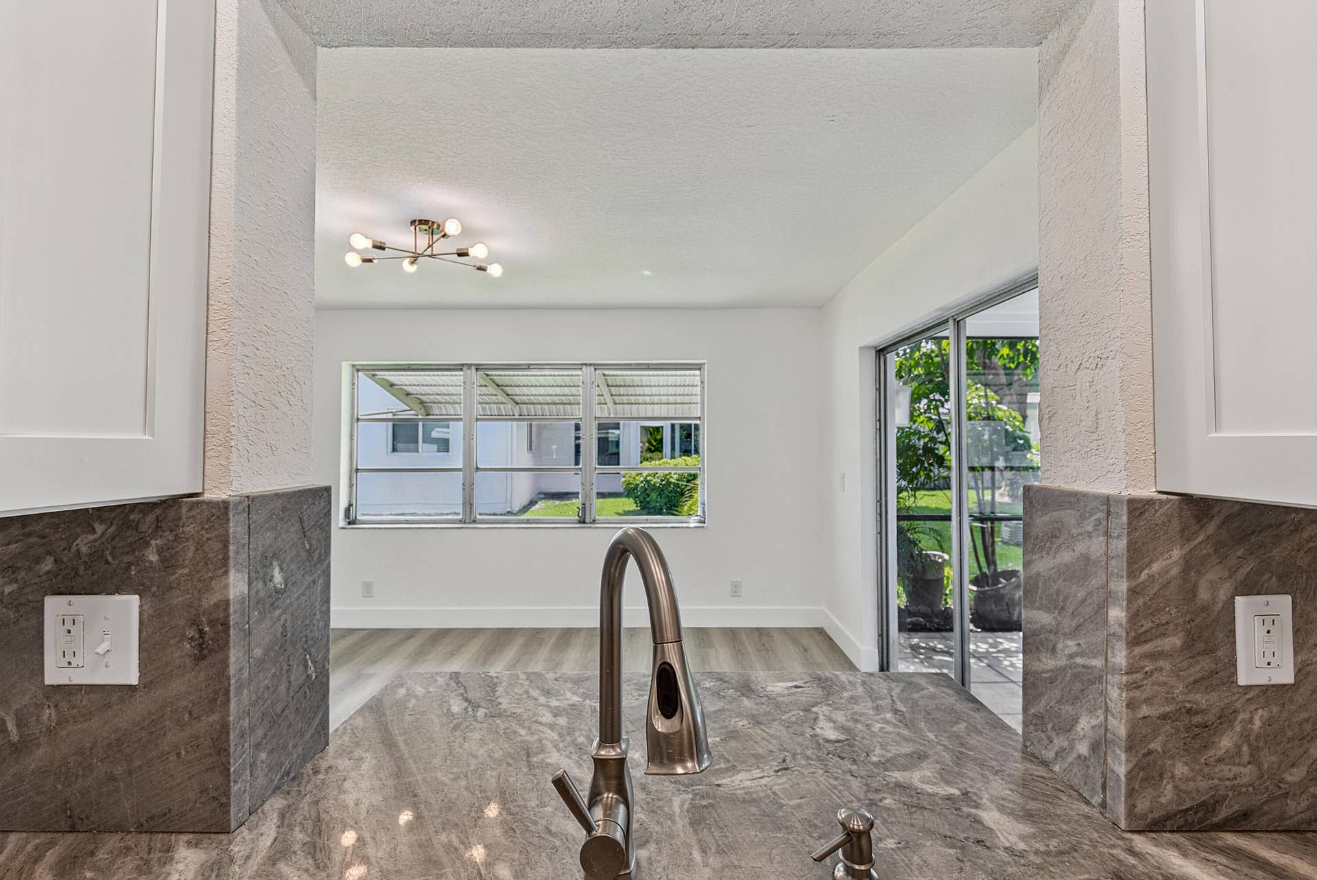 1190 NW 90TH Avenue, Plantation, FL 33322 Kitchen