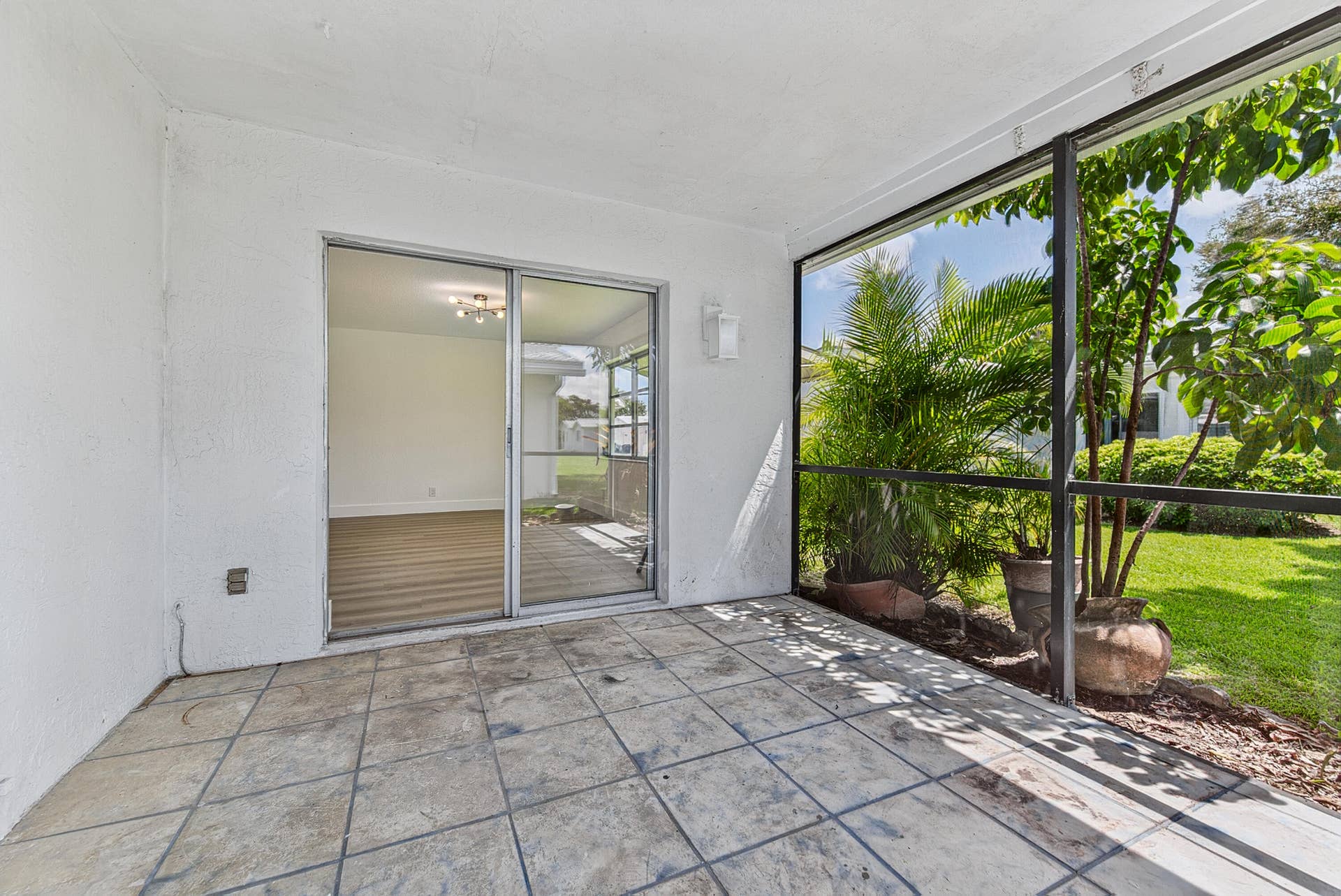 1190 NW 90TH Avenue, Plantation, FL 33322 Enclosed Patio