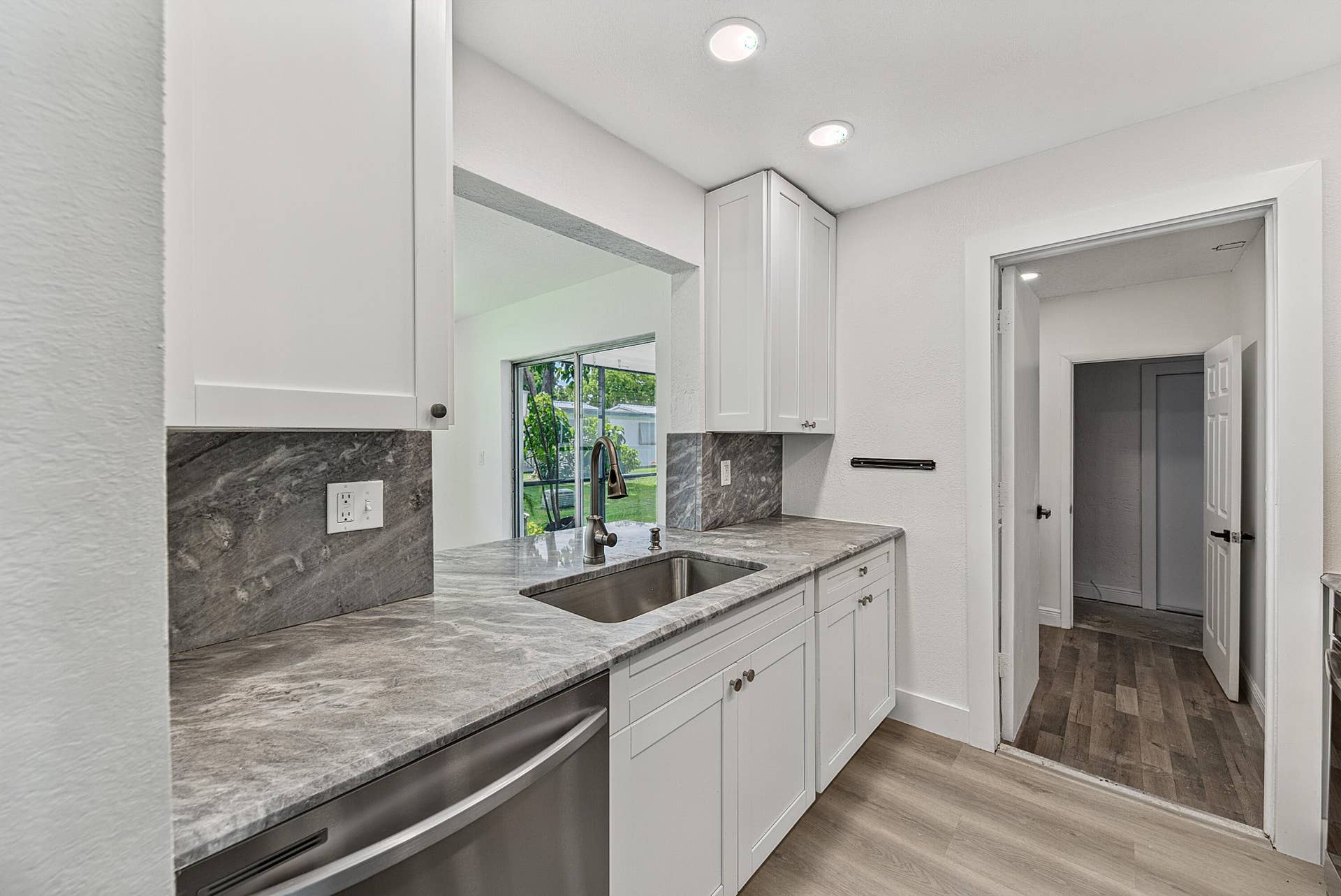 1190 NW 90TH Avenue, Plantation, FL 33322 Kitchen